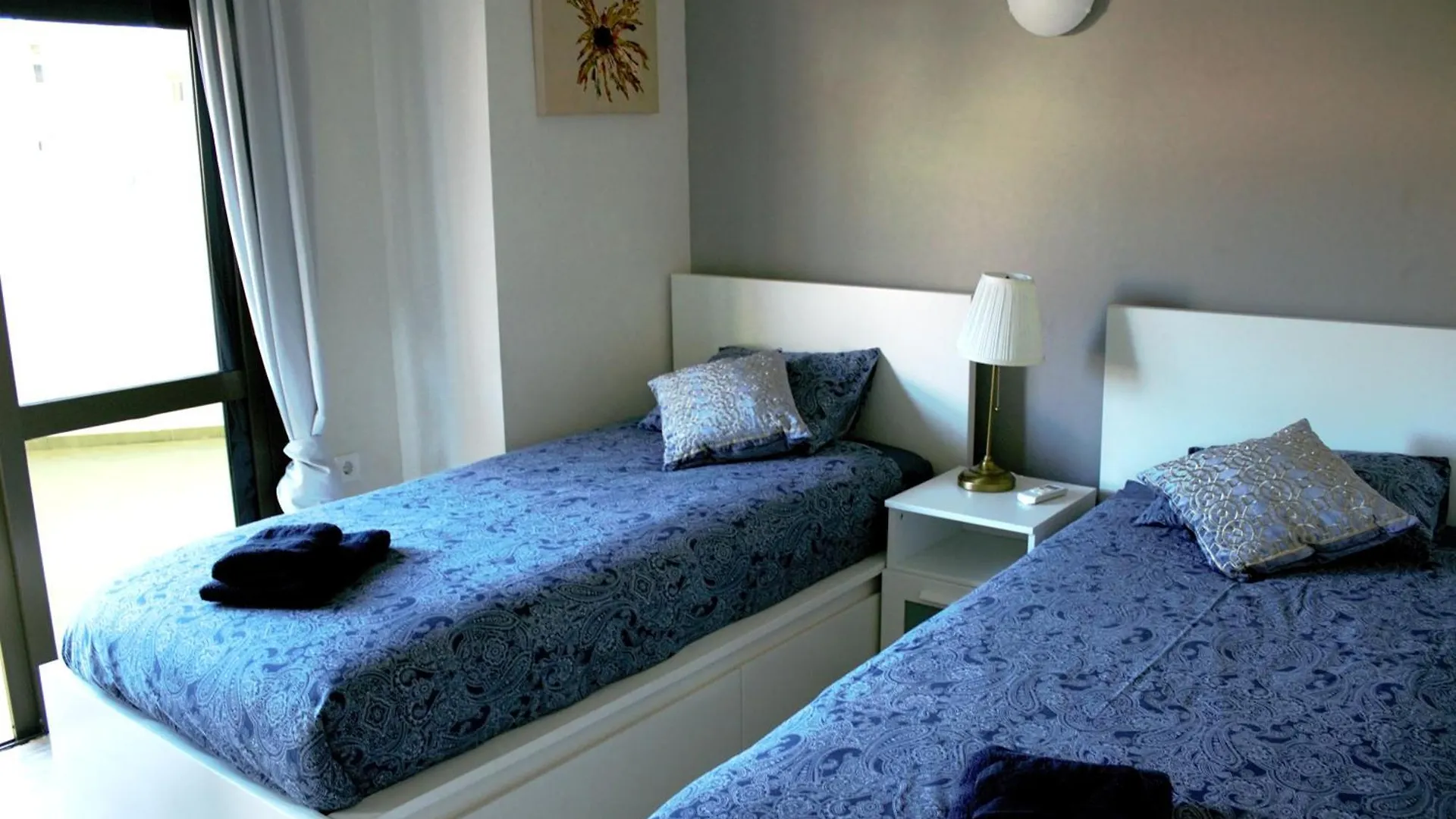 Seaside Haven: Central Fuengirola Apartment with Terrace