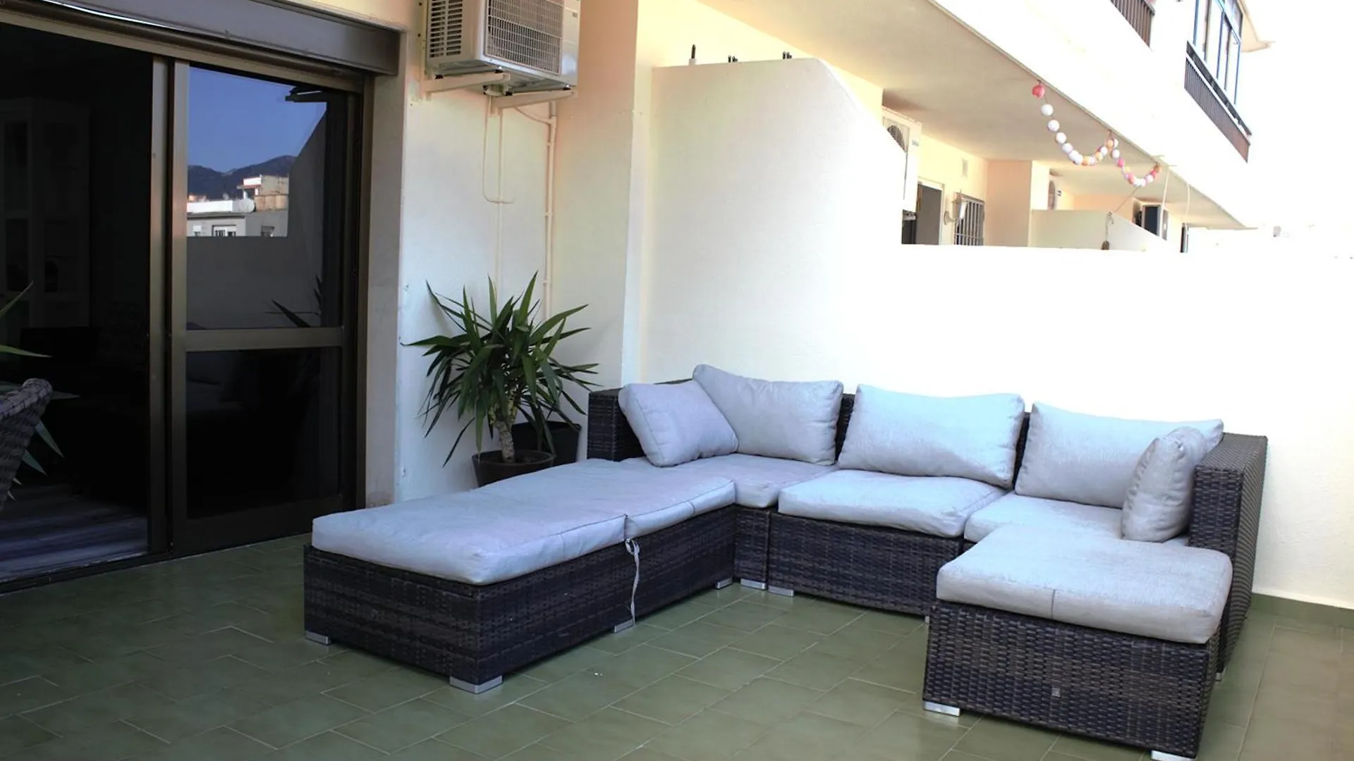 Seaside Haven: Central Fuengirola Apartment with Terrace