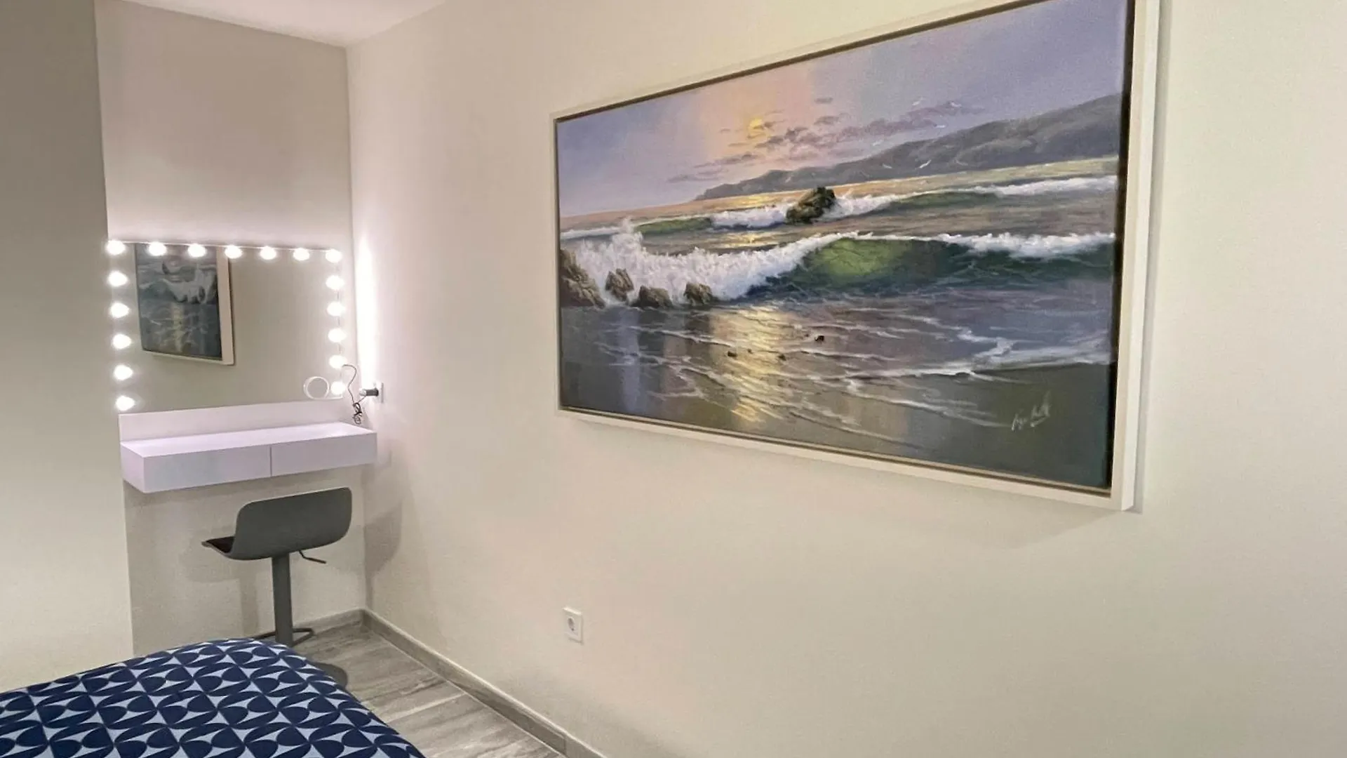 Seaside Haven: Central Fuengirola Apartment with Terrace 0*,